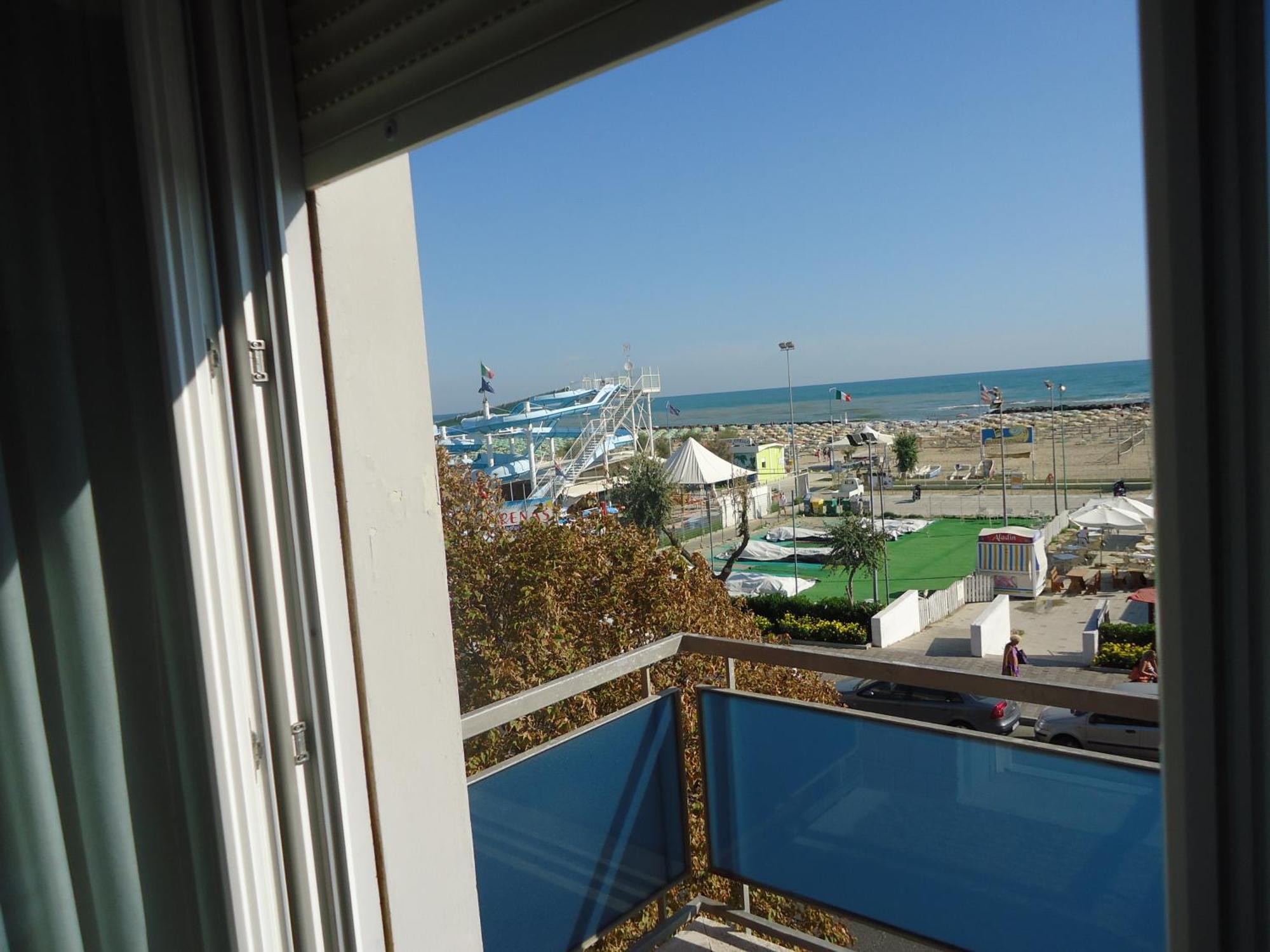 Hotel L&V リミニ エクステリア 写真