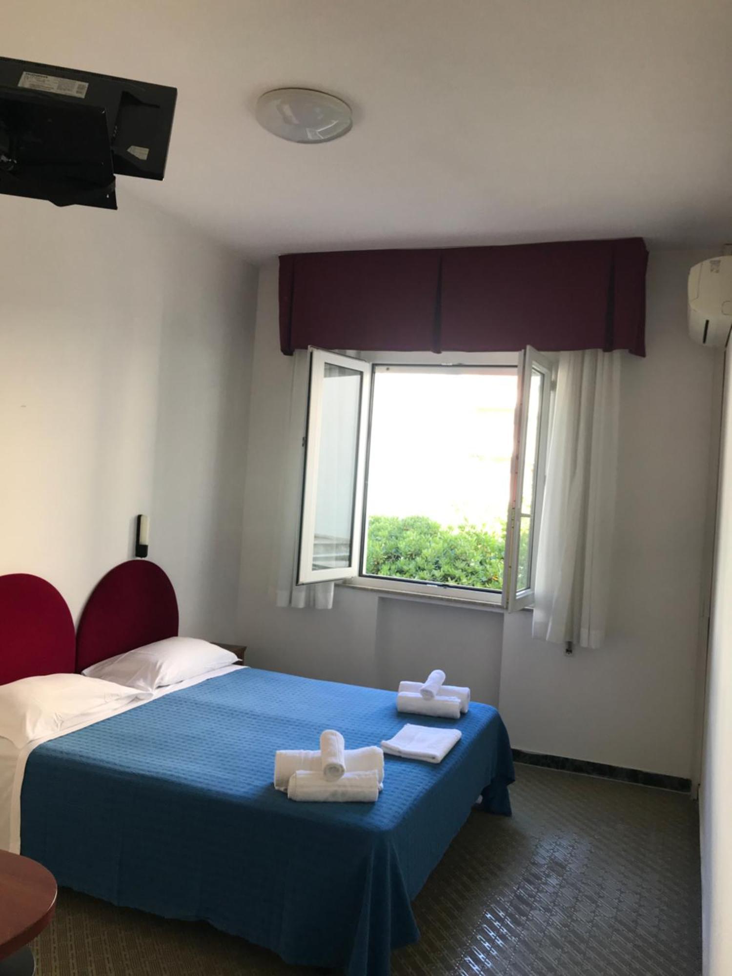 Hotel L&V リミニ エクステリア 写真