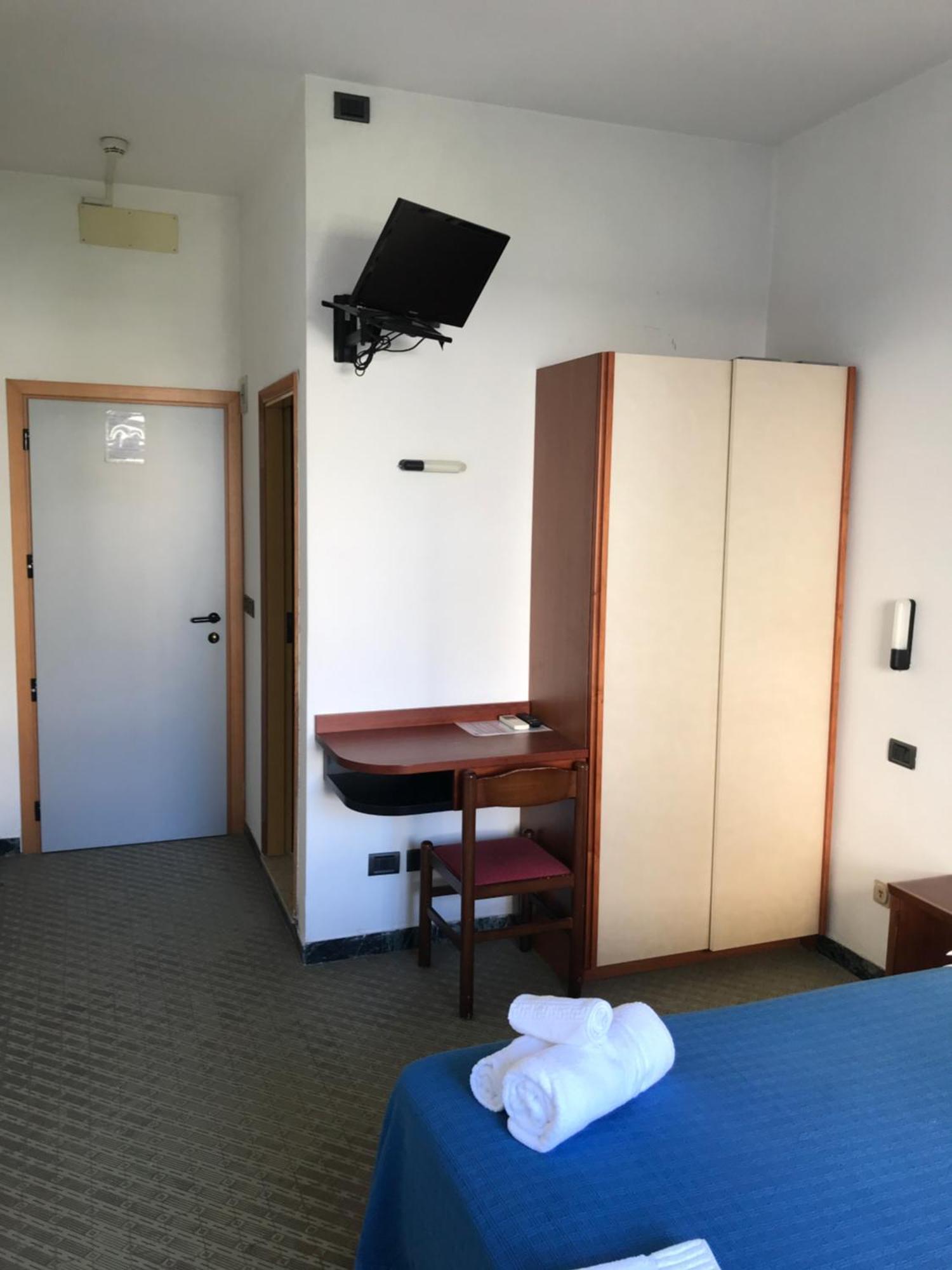 Hotel L&V リミニ エクステリア 写真